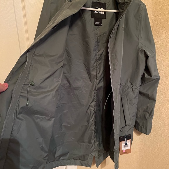 The North Face Women's City Rain Parka - NWT - Picture 10 of 11